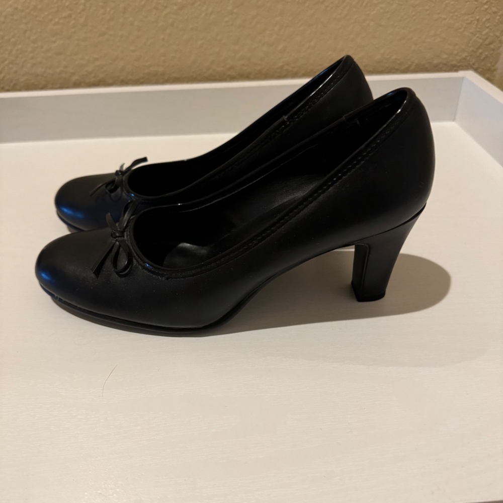 Predictions | Black Heels - Picture 7 of 8